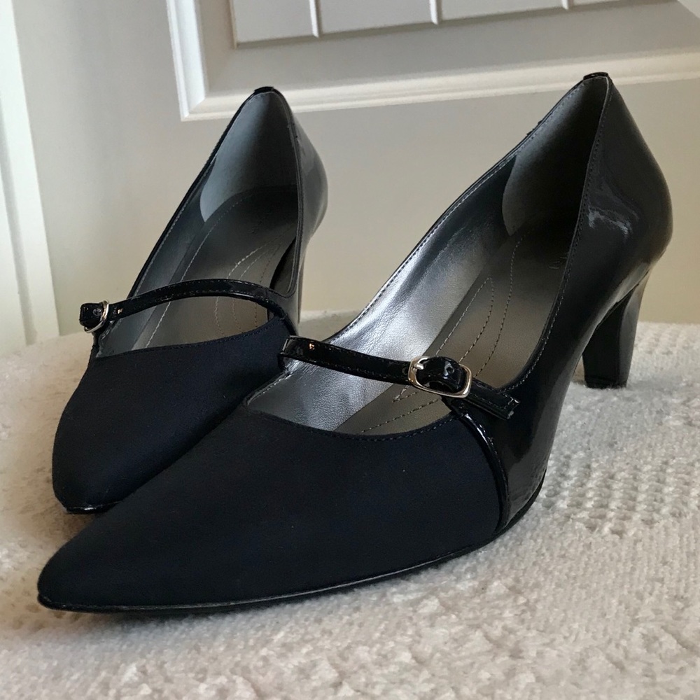 Tahari Pointed Toe Dark NAVY Mary Jane Pumps